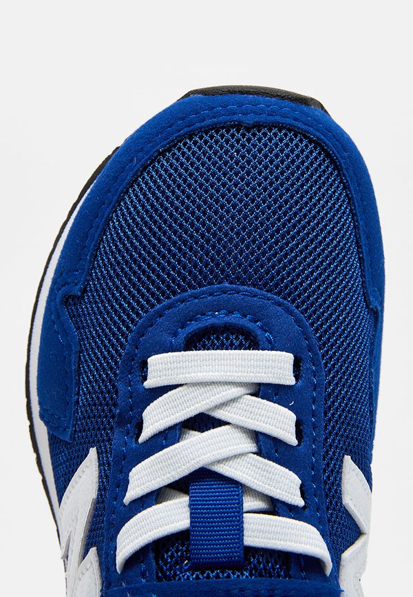 New Balance 323