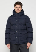 Marineblaue Steppjacke mit Kapuze, Druckknöpfen, zwei Vorderseiten-Taschen und einem gesteppte Design für Isolierung.