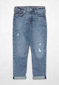 Hellblaue Denim-Jeans mit hohem Bund, die mit distressed Akzenten, zwei Fronttaschen und umgeschlagenen Säumen an den Knöcheln versehen sind.