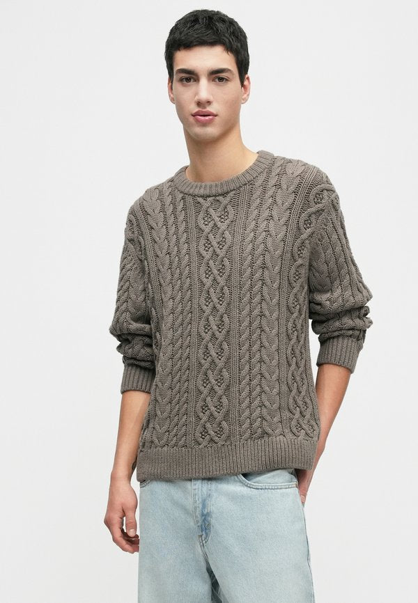 Abercrombie & Fitch EXCLUSIVE CABLE CREW