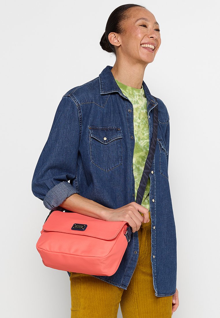 Mandarina Duck STYLE