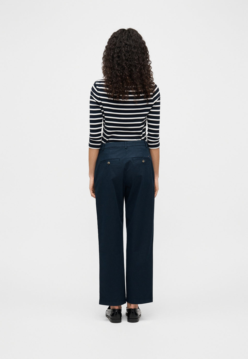 WASHED SLIM STRAIGHT LEG CHINOS Media 4