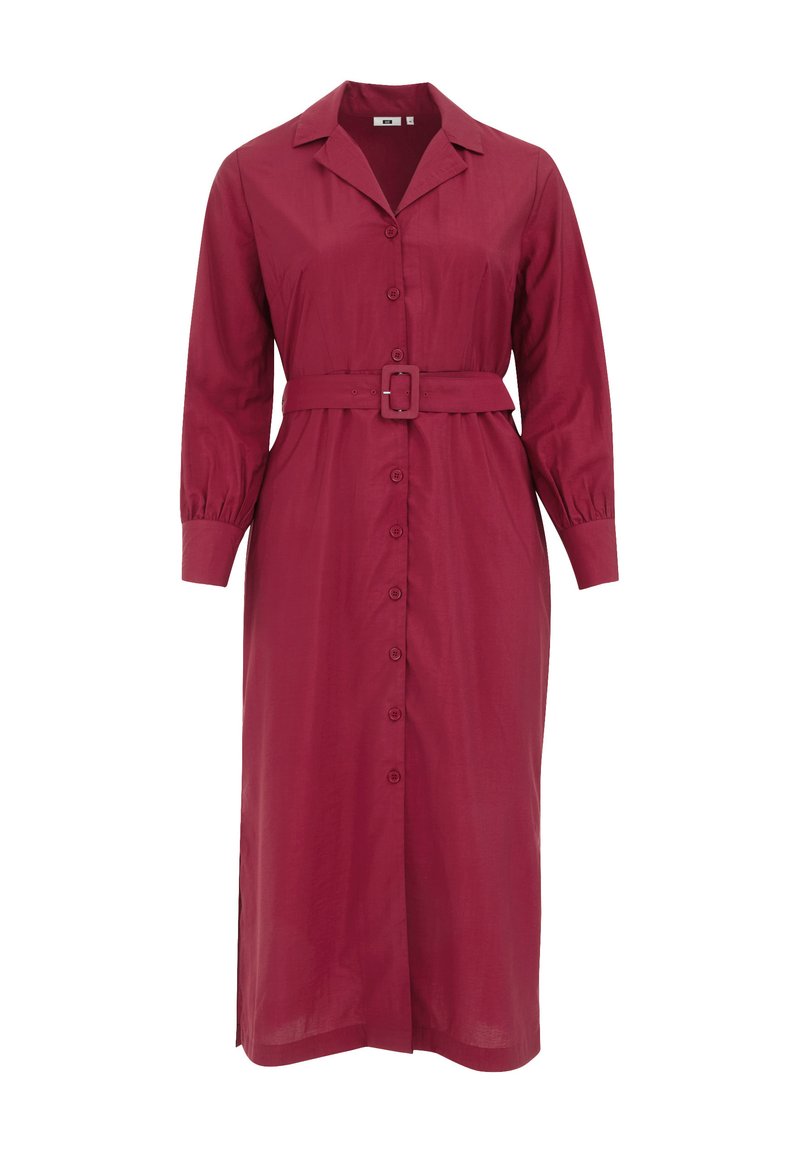 Midi-Kleid in Bordeaux mit Gürtel, das einen Kragen, eine durchgehende Knopfleiste, lange Ärmel und seitliche Schlitze für Bewegungsfreiheit aufweist.