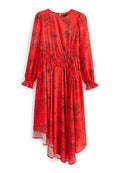 Rotes Blumenkleid mit langen Ärmeln, asymmetrischem Saum, gerafftem Bund und Rüschen an den Ärmeln.