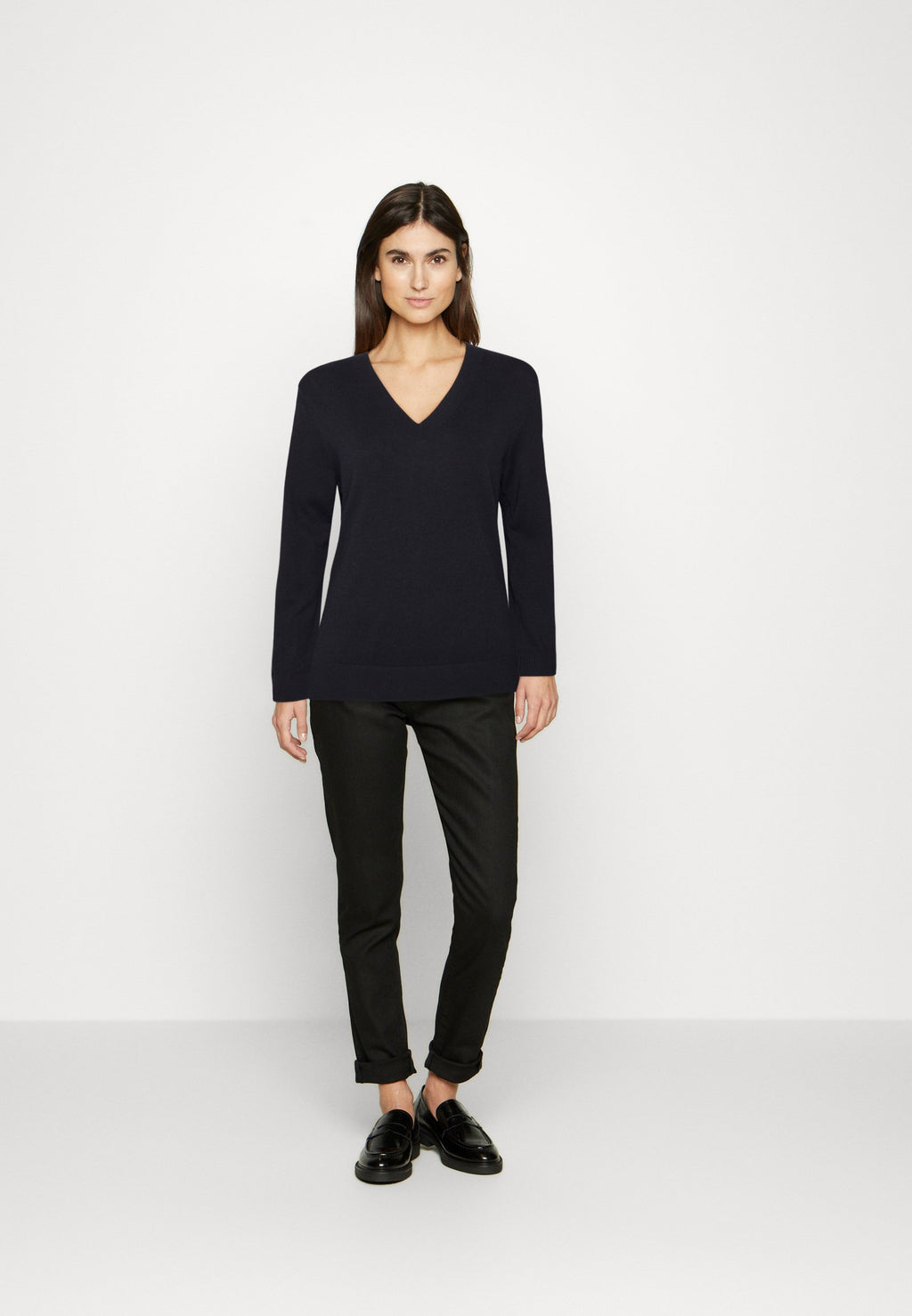 V NECK Media 2