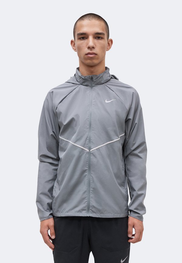 Nike Performance MILER - Windbreaker - smoke grey