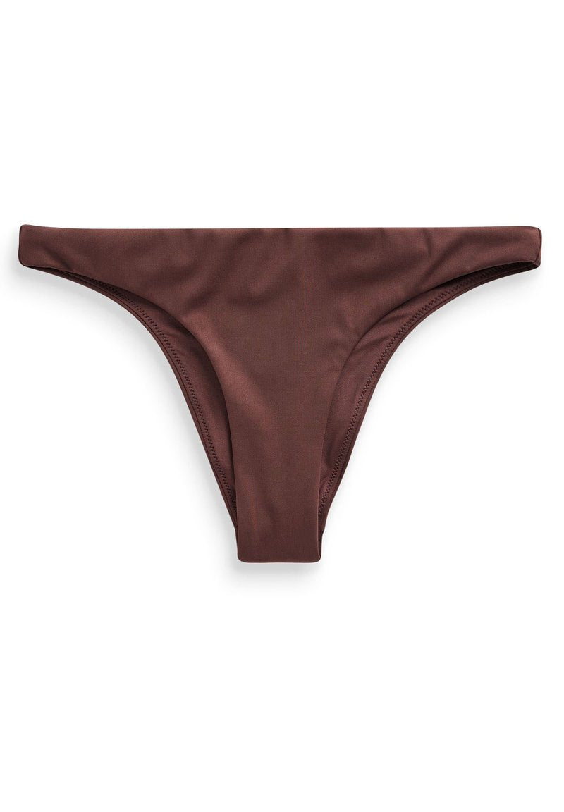 Brauner Bikini-Unterteil aus glattem, dehnbarem Material. Bietet minimale Abdeckung mit einem tief sitzenden Bund und ohne zusätzliche Verzierungen.