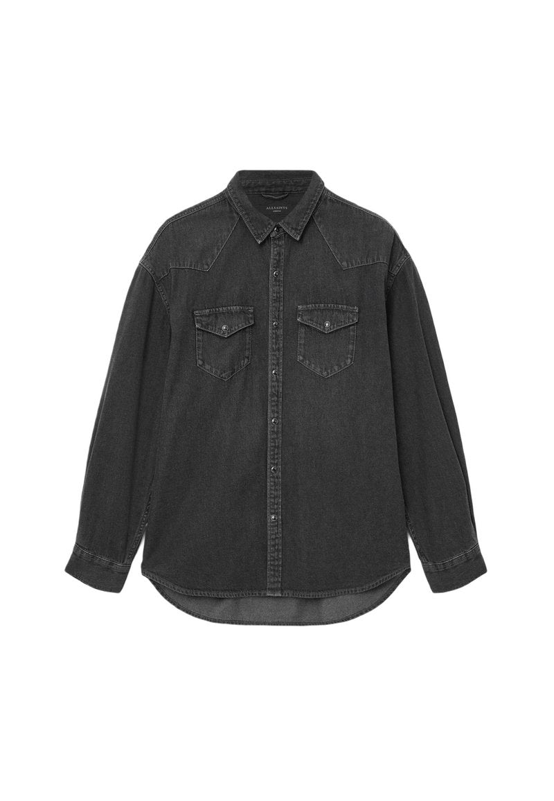 Schwarzes Denim-Hemd mit langen Ärmeln, spitzem Kragen und zwei Brusttaschen. Mit einer Knopfleiste auf der Vorderseite und einem abgerundeten Saum.