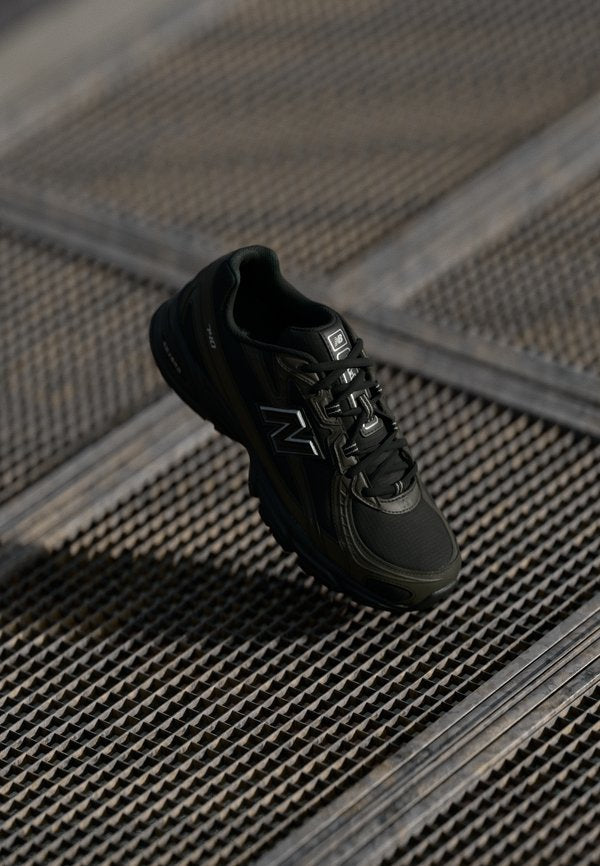 New Balance U740 UNISEX - Trainers - black
