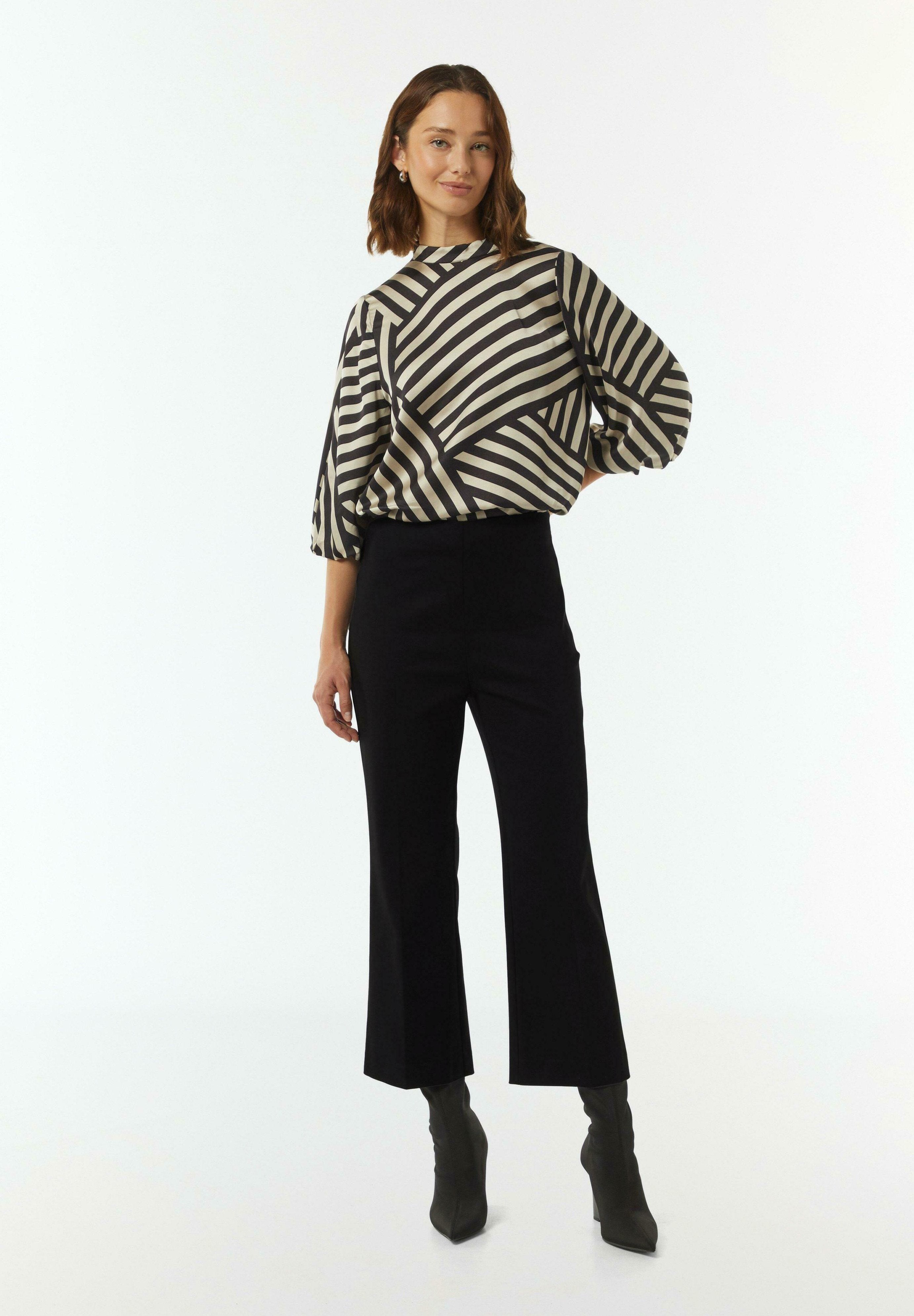 FLARED-LEG-AUS STRETCH Media 5