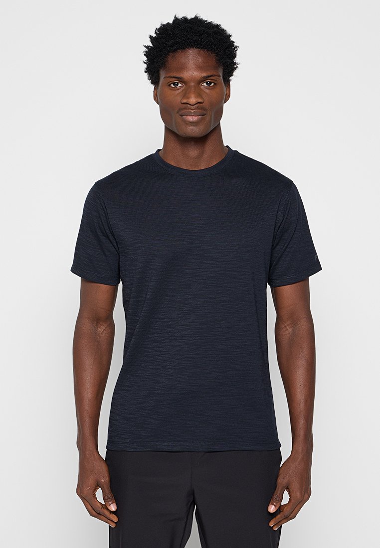 Fabletics THE FRONT ROW
