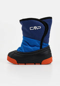 Schwarzer und blauer isolierter Stiefel mit rundem Zehenbereich, ausgestattet mit einer dicken orangefarbenen Gummisohle und dem weißen CMP-Logo an der Außenseite.