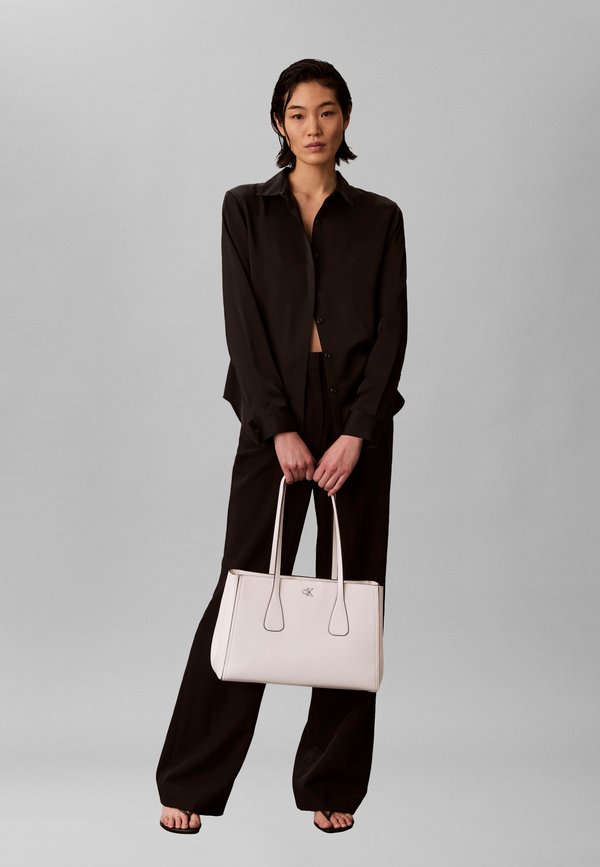 Calvin Klein CK MEDIUM WORK TOTE - Handbag - white alyssum