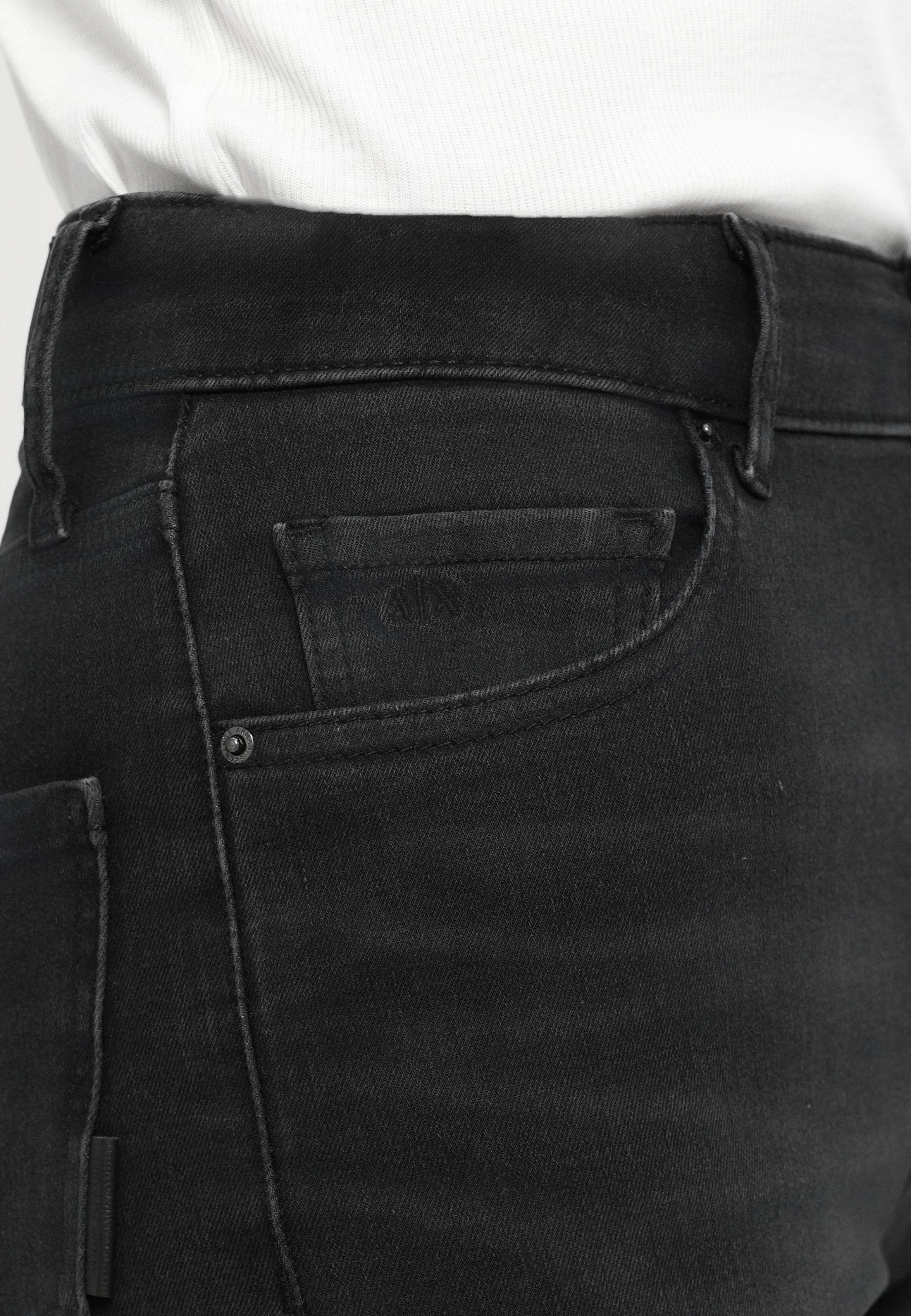 POCKETS PANT Media 7