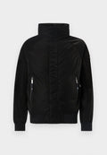 Schwarze gepolsterte Jacke mit hohem Kragen, langen Ärmeln und gerippten Bündchen. Verfügt über zwei Reißverschluss-Taschen vorne und hat ein glattes, satinähnliches Finish.