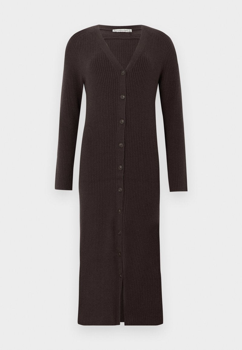 Langer, dunkelbrauner, gerippter Cardigan mit V-Ausschnitt, langen Ärmeln und einer vollen Frontknopfleiste mit 7 Knöpfen. Midikleid-Länge.