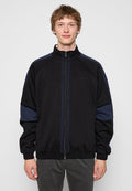 Schwarze Zip-Jacke mit marineblauen Akzenten und elastischen Bündchen. Hergestellt aus weichem Stoff, mit Stehkragen und dezentem Logo-Detail.