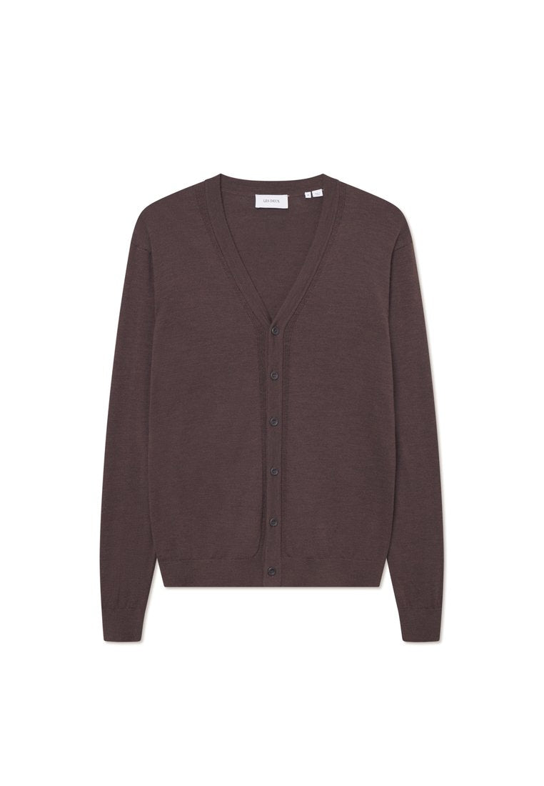 Brauner Cardigan mit V-Ausschnitt, langen Ärmeln und Knopfleiste. Aus weichem Material gefertigt, mit gerippten Bündchen und Saum.