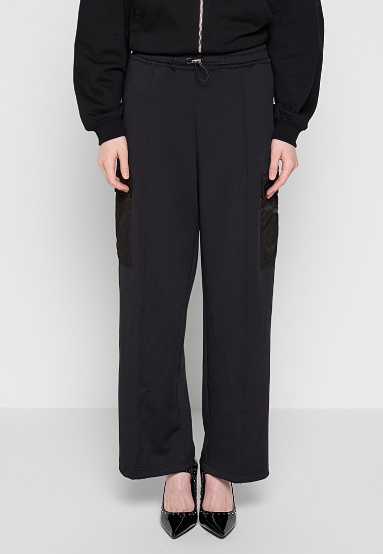 DKNY Cargohose Media 1