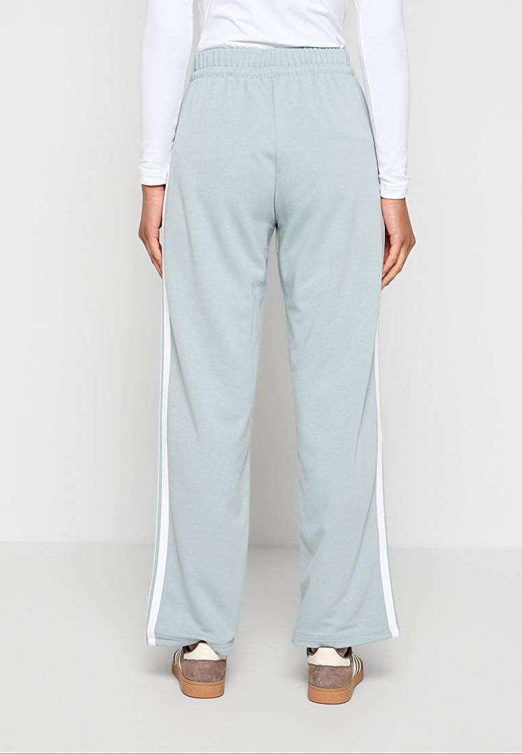 adidas Sportswear ESSENTIALS 3 STRIPES OPEN HEM PANTS