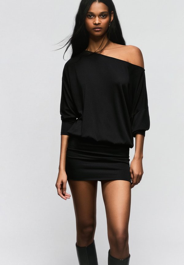 Bershka FITTED-LONG-SLEEVE - MINI - Jersey dress - black