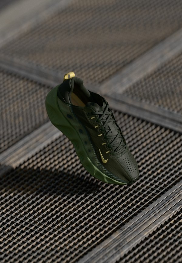 Nike Sportswear WITH REFLECTIVE DESIGN ACCENTS AVA ROVER - Trainers - sequoia/soft yellow/oil green