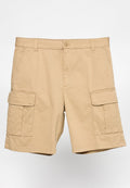 Beige Cargo-Shorts mit vorderem Knopf, Gürtelschlaufen, Seitentaschen und großen Klapptaschen an jedem Bein.