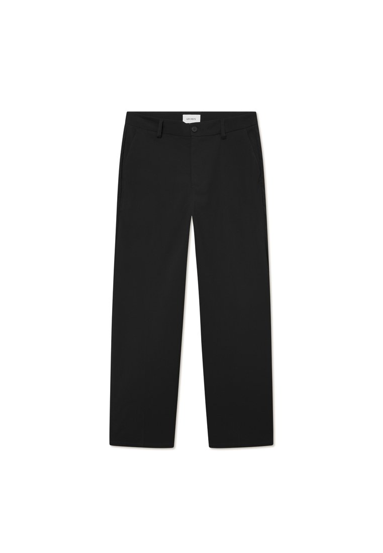 Schwarze, maßgeschneiderte Hosen aus glattem Stoff. Mit Knopfverschluss, Gürtelschlaufen und seitlichen Taschen. Gerader Beinansatz ohne Verzierungen.