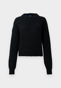 Schwarzer gestrickter Pullover mit Rundhalsausschnitt, langen Ärmeln, gerippten Bündchen und Saum. Verfügt über ein kleines rundes Logo auf der Brust. Strukturierter Stoff.