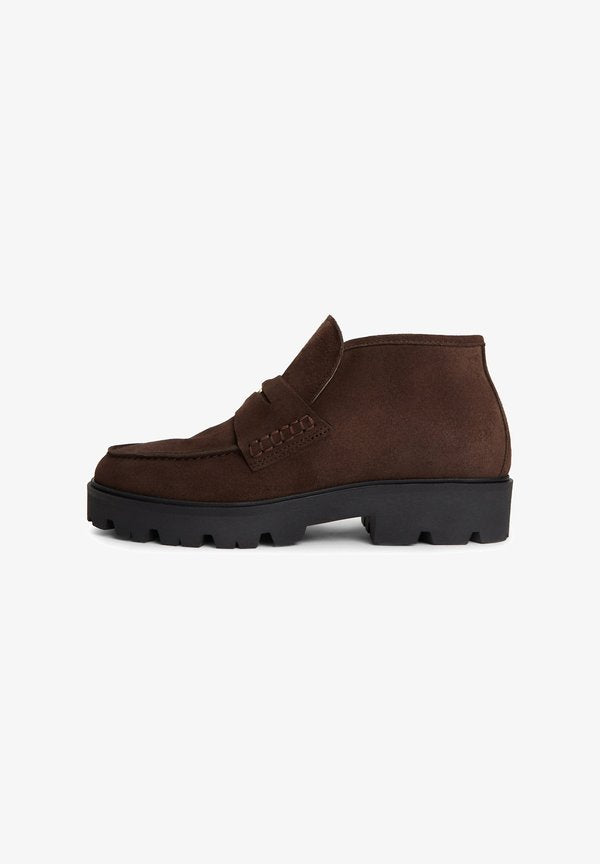 Tommy Hilfiger TH ENAMEL CHARM LOAFER BOOT - Classic ankle boots - fondant brown