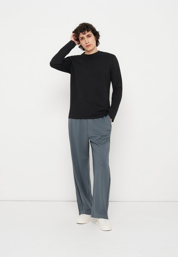 Calvin Klein Jeans LUXE