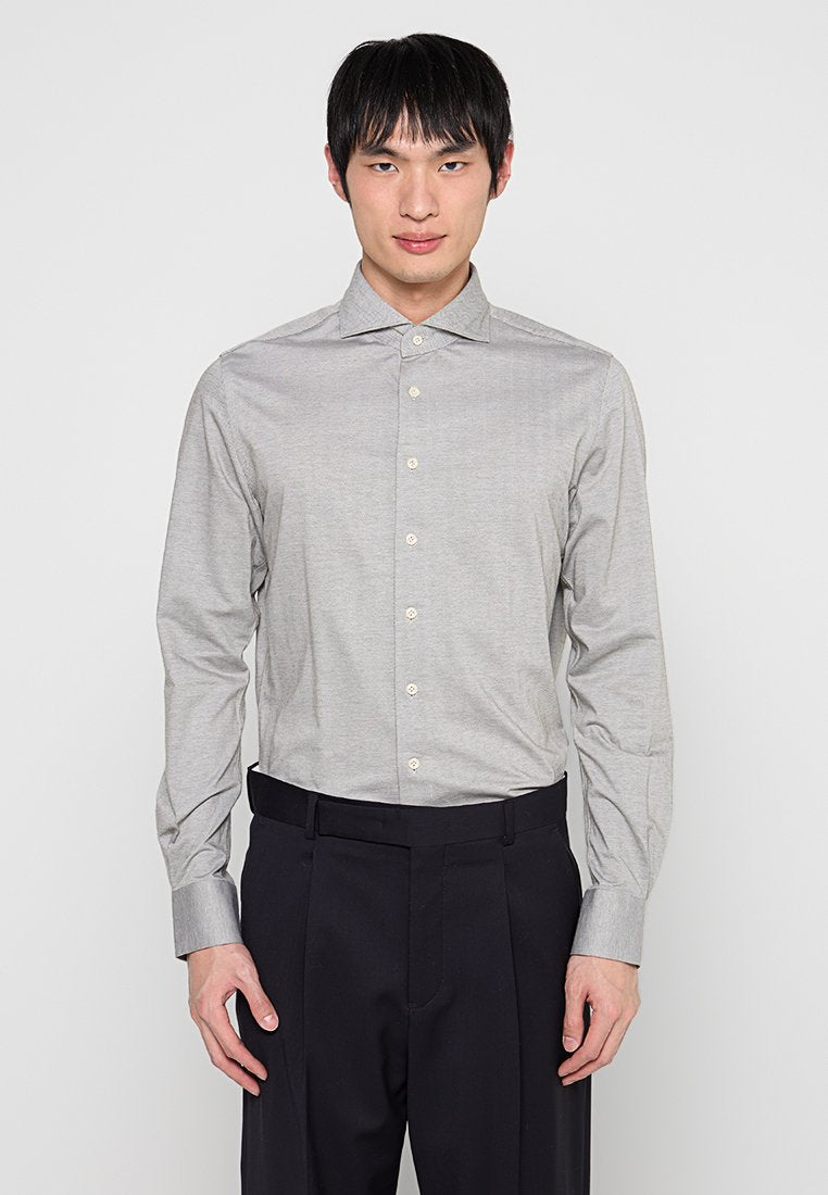 X-CUTAWAY SLIM FIT Media 1