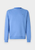 Hellblaue Crewneck-Sweatshirt aus weichem Material, mit langen Ärmeln, gerippten Bündchen und Saum sowie einem kleinen Logo auf der Brust.