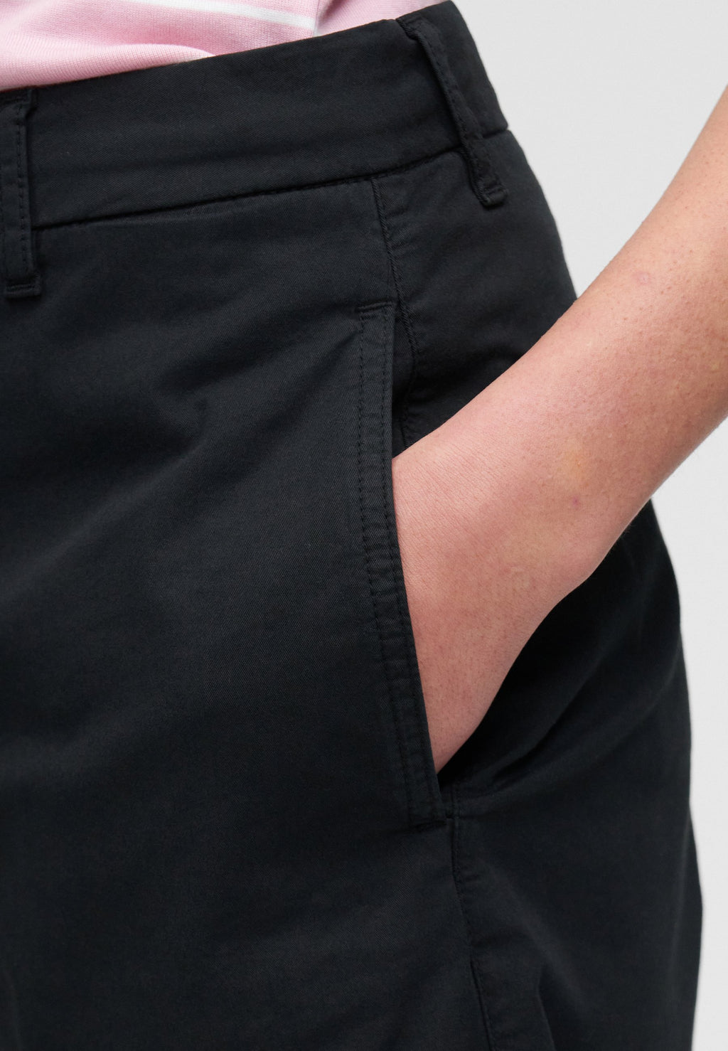 WASHED REGULAR CHINO SHORTS Media 6