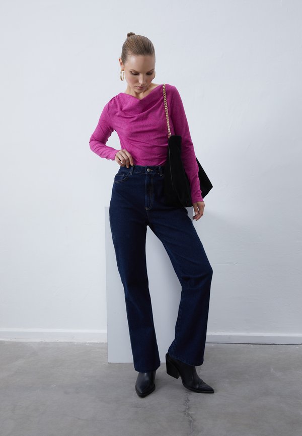 Anna Field