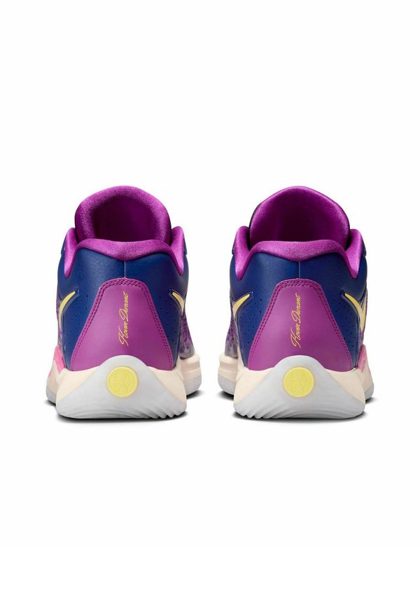 Nike Performance