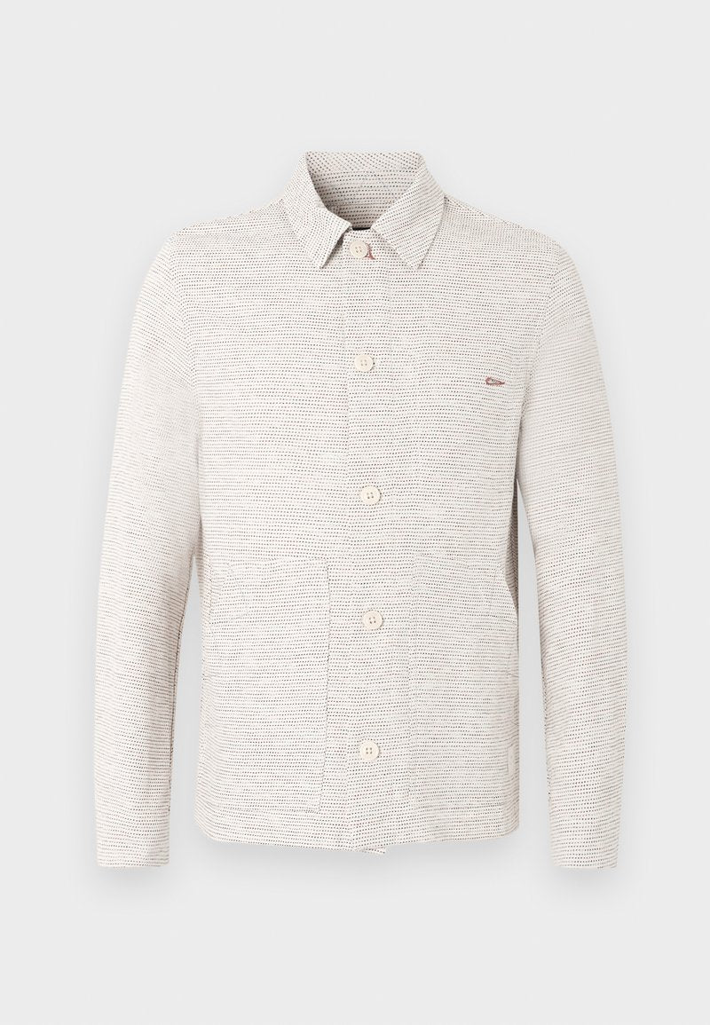 Hellbeige legere Hemdjacke mit dezentem horizontalem Streifenmuster, langen Ärmeln, Kragen und Vorderentaschen.