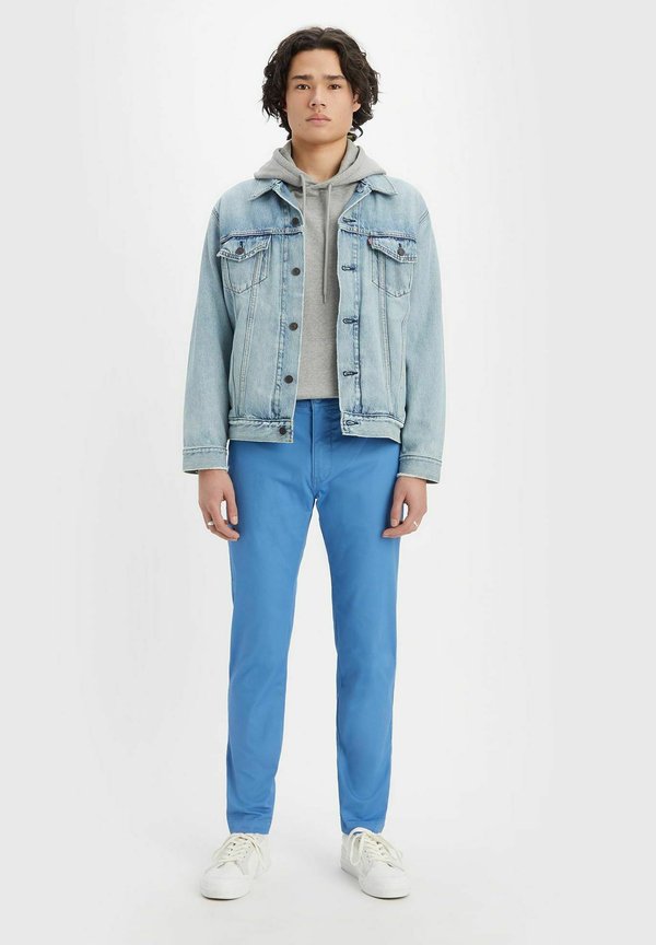 Levi's® REGULAR FIT