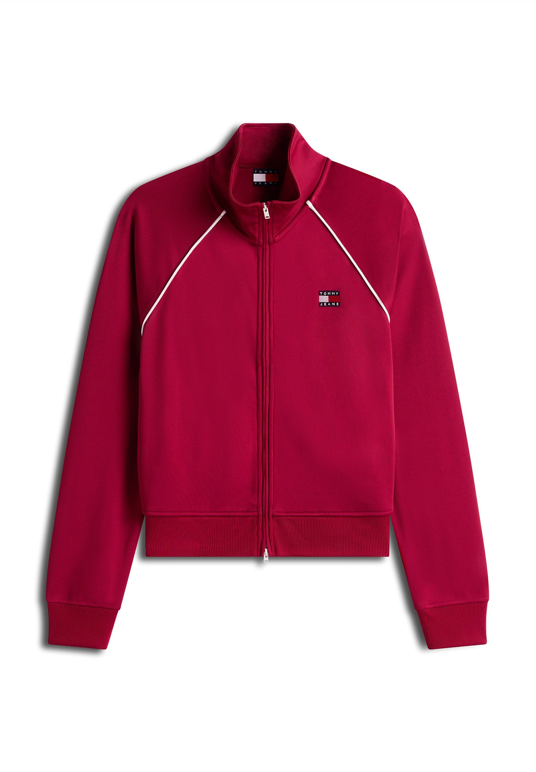 Rote Reißverschlussjacke mit hohem Kragen, geripptem Saum und Bündchen, mit weißen Paspelierungen an den Schultern und einem Markenlogo auf der Brust.
