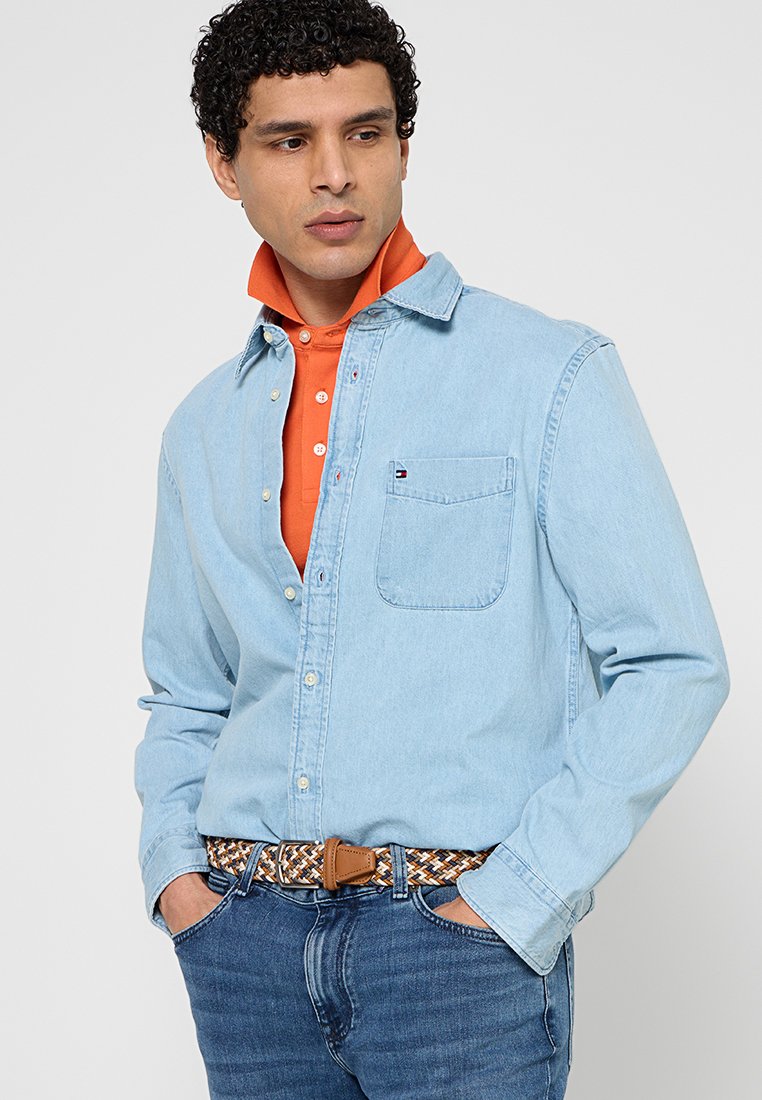 REGULAR FIT  Media 5