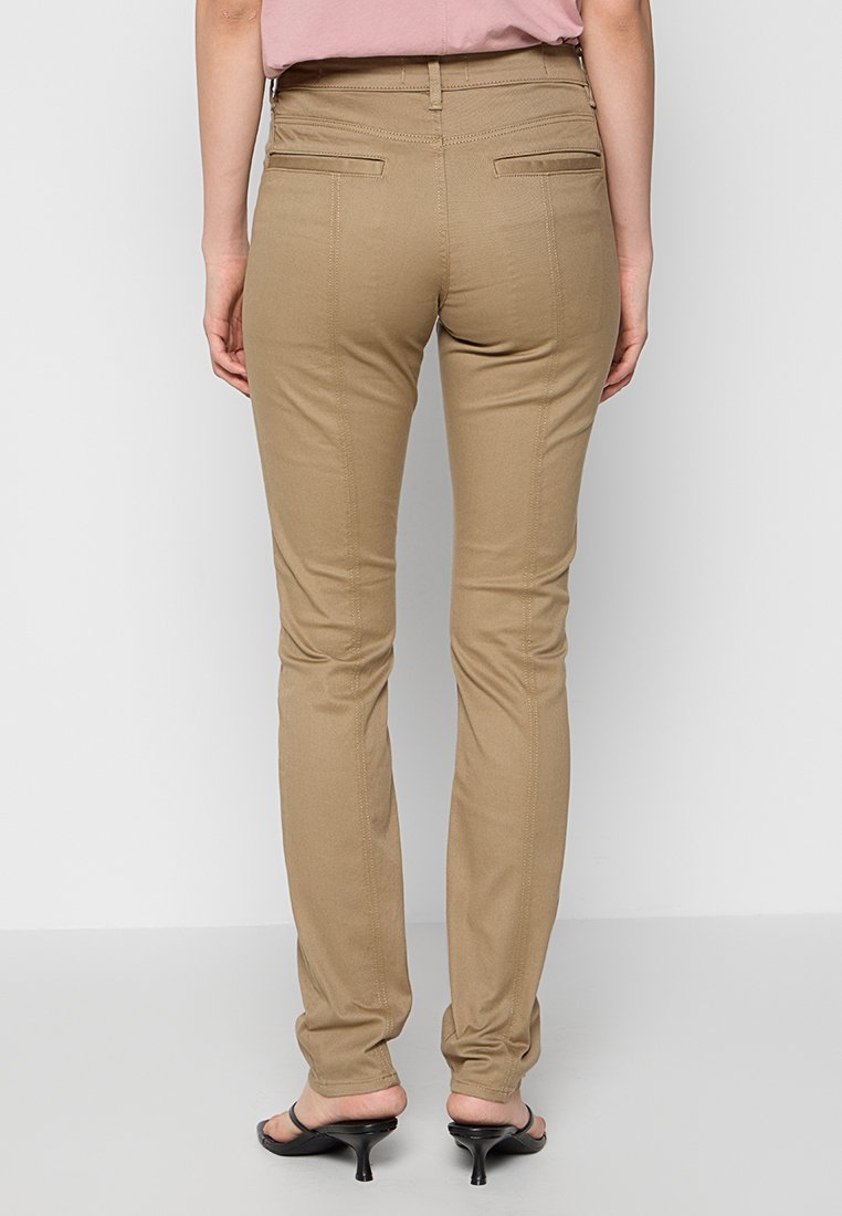 HIGH SKINNY FIT Media 3