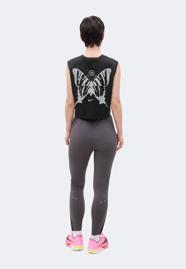 Nike Performance SWIFT