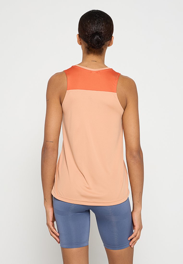 REGULAR FIT  Media 2