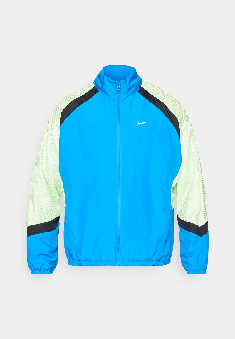 Blaue Nike-Jacke mit hohem Kragen, grünen Mesh-Einsätzen, schwarzen Akzenten an Schultern und Bündchen sowie einem durchgehenden Reißverschluss. Mit elastischen Bündchen.