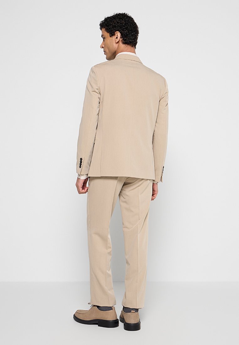 RELAXED FIT Media 2