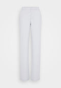 Hellgraue Hosen mit geradem Bein, aus glattem Stoff, mit flachem Bund und ohne sichtbare Verzierungen.