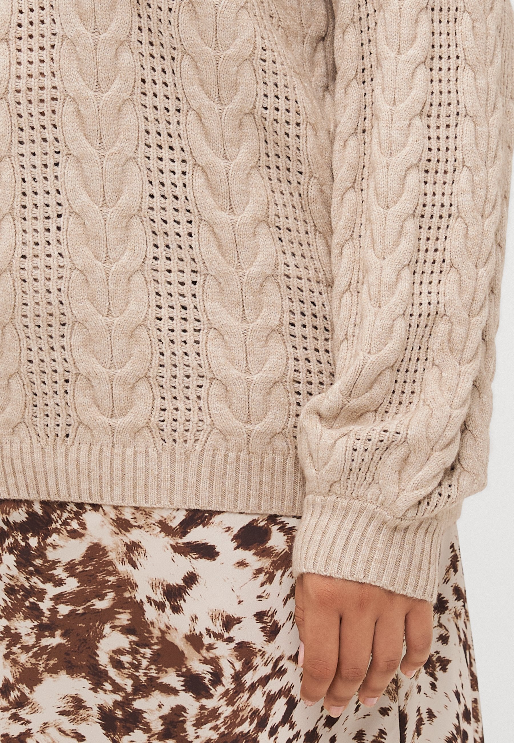 Knitted CARRUBINA Knitted Media 6