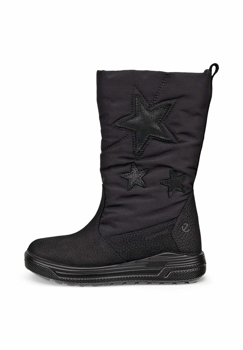 Hohe schwarze wasserdichte Stiefel mit einer strukturierten Oberfläche, die mit drei genähten Ledersternchen in verschiedenen Größen sowie einer Gummisohle für Halt ausgestattet sind.