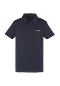 Marineblaue Poloshirt aus strukturiertem Baumwollstoff mit einer Knopfleiste mit drei Knöpfen, kurzen Ärmeln und einem Logo auf der linken Brust.