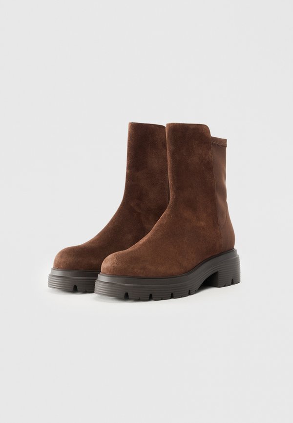 Stuart Weitzman
